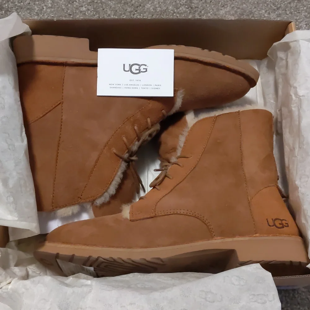 NWT UGG Quincy Shearling Lined Boot - Picture 13 of 16